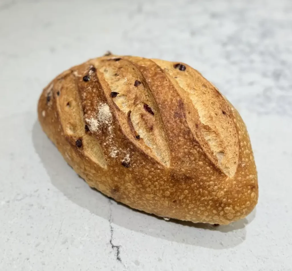לחם מחמצת זיתים של מאפיית קציר חיטים