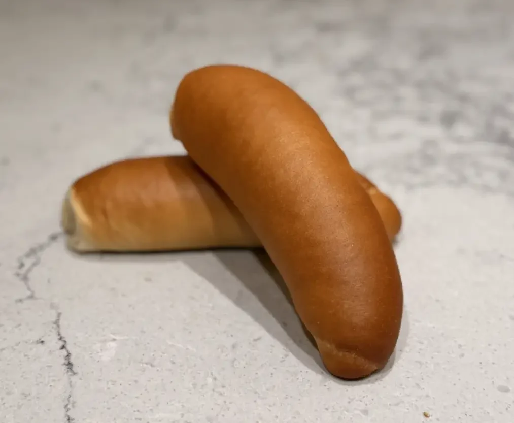 לחמניות נקניקייה במאפיית קציר חיטים