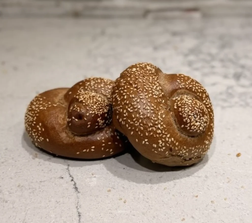 לחמניות קשר קמח מלא של מאפיית קציר חיטים