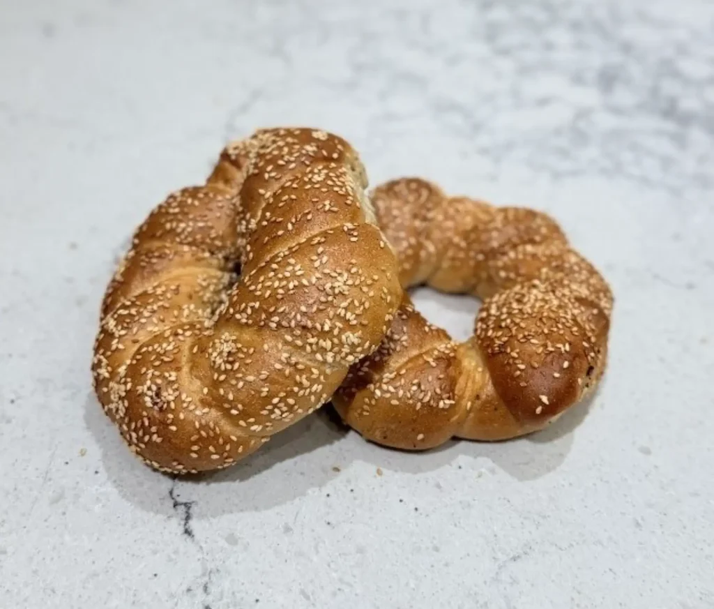 לחמניות קשר שטבעות של מאפיית קציר חיטים