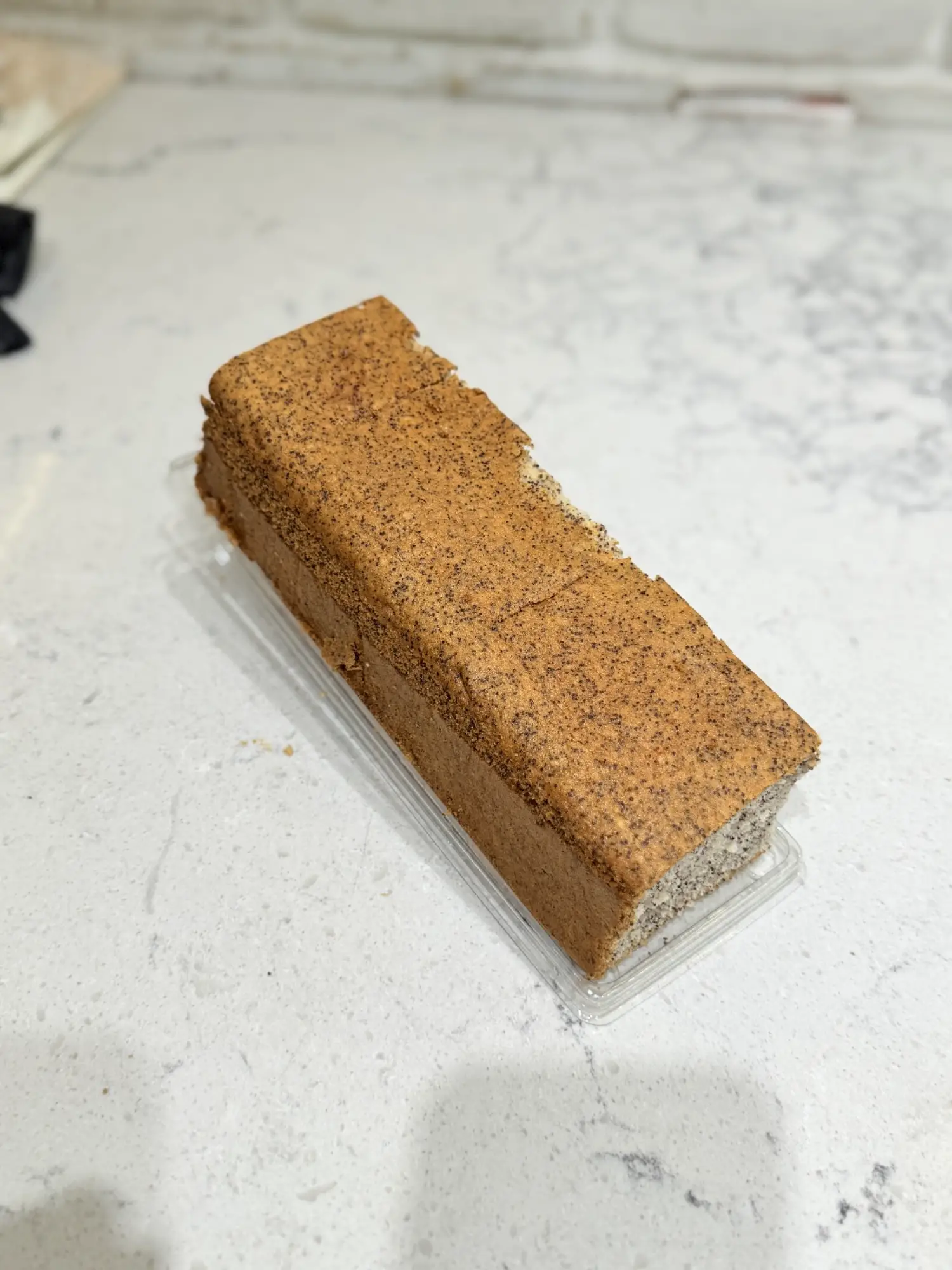 עוגת פרג בחושה של קונדיטוריית קציר חיטים